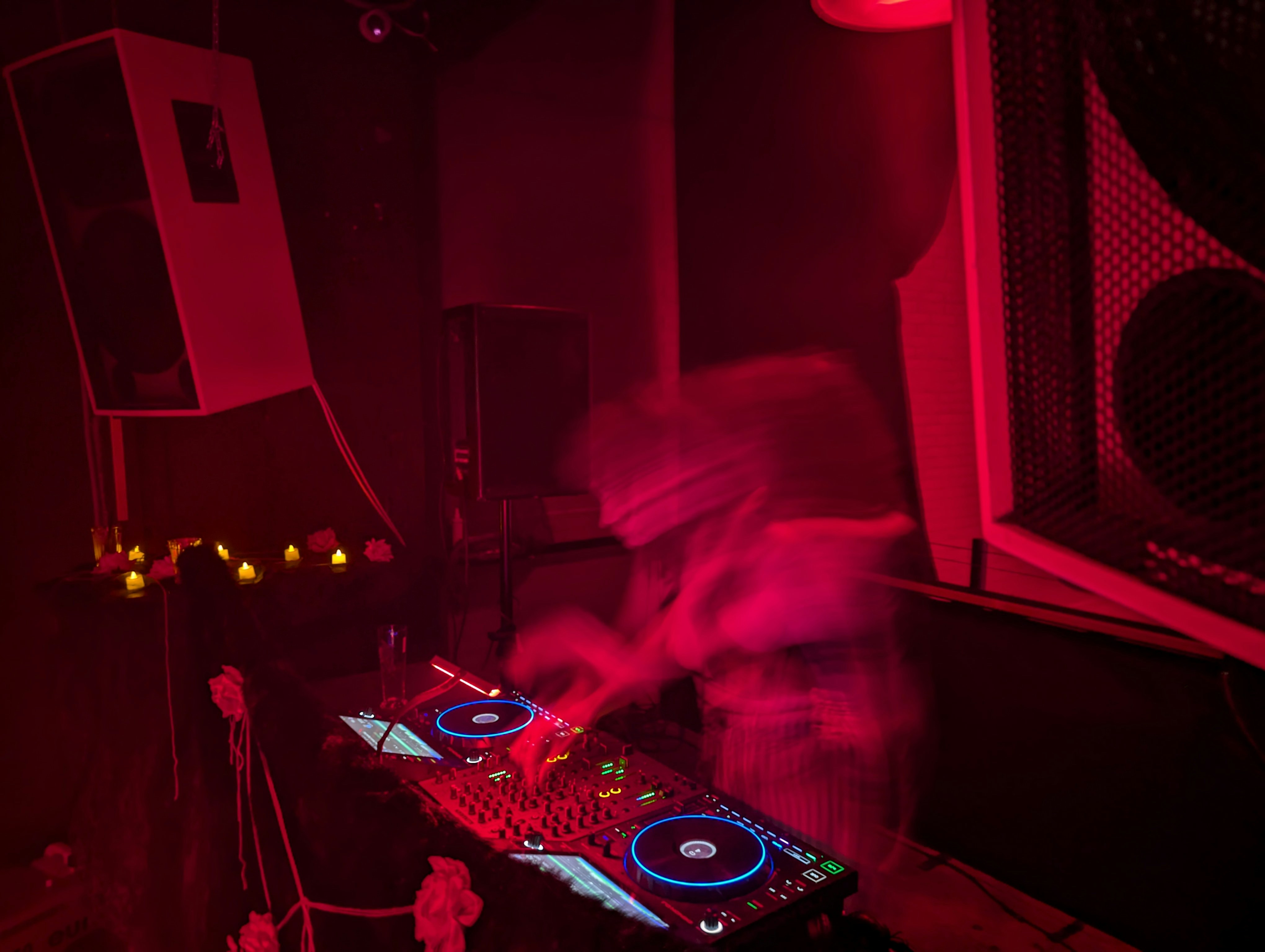 DJ set red